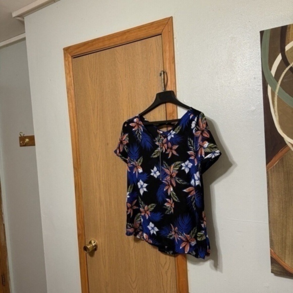 Apt. 9 Medium Multi-Color w/Floral Print Short Sleeve Blouse w/Zipper Details